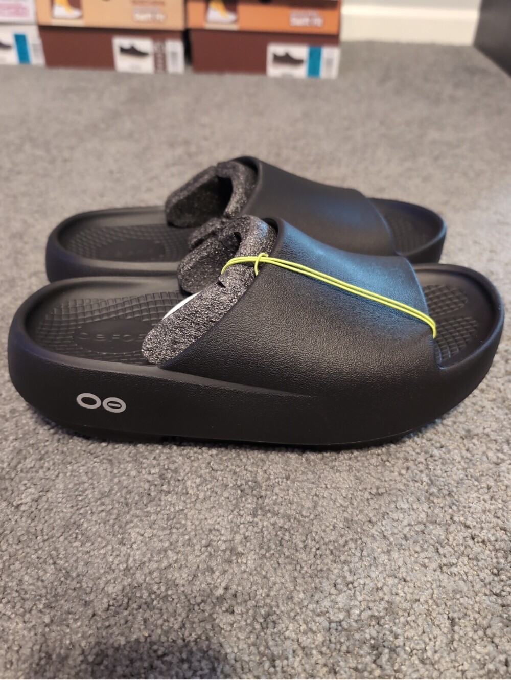 Oofos OOahh+ Slides Unisex - Men's 5/Women's 7 - Black